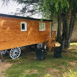 https://roulotte-de-charme.hotels-rhonealpes.com